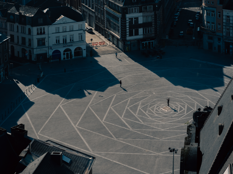 Véritable extension du parvis de l’Hôtel de Ville, la place Vauban accueillera prochainement un ensemble de fontaines et permettra la tenue de manifestations culturelles