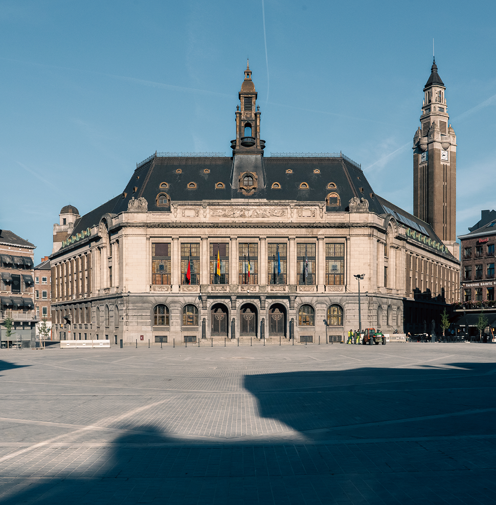Bâtiment institutionnel en ville